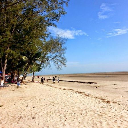 Tanjung Sepat 3 Bedrooms Cozy House for 8 Pax Sungai Pelek Bagian luar foto